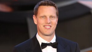 Paramount Skydance Extends Warner Bros Hostile Takeover Offer Deadline