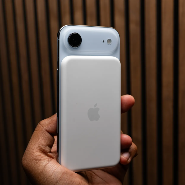 Apple MagSafe Battery for iPhone Air.