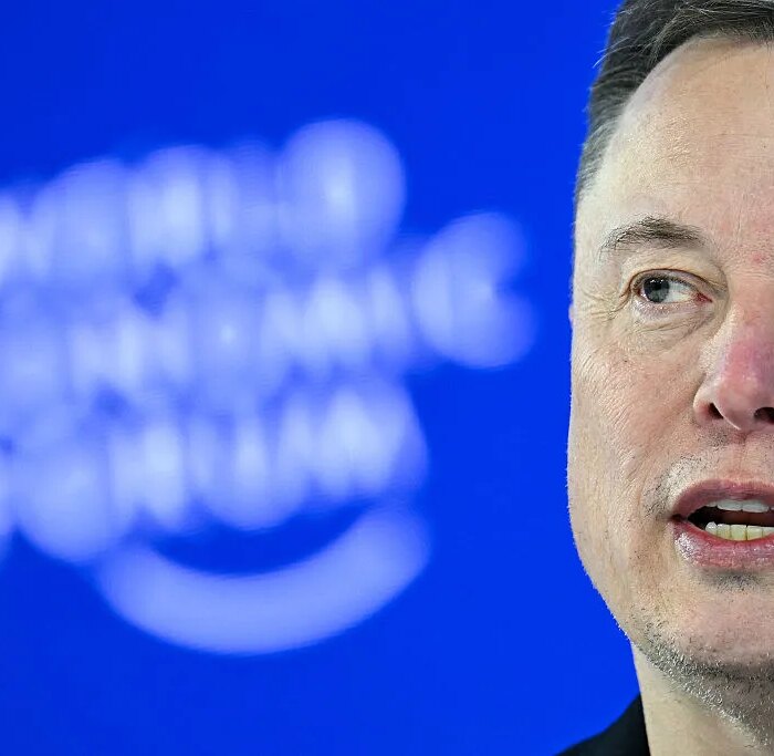 With co-founders leaving and an IPO looming, Elon Musk turns talk to the moon