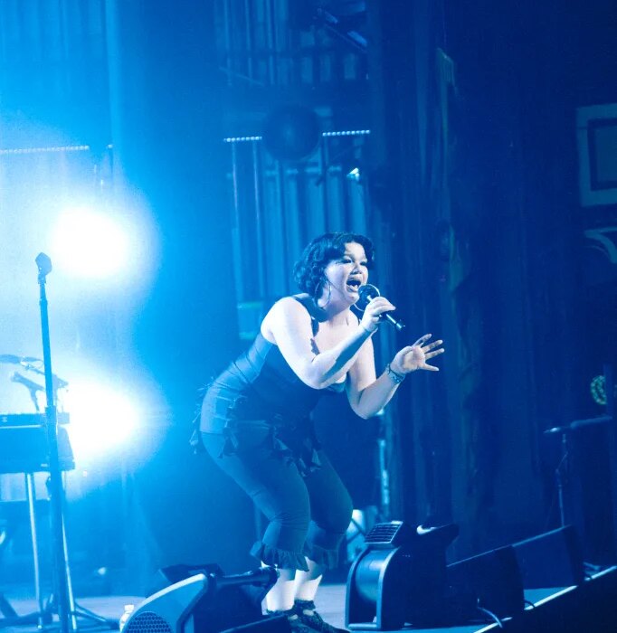 Rising U.K. Singer Establishes Her Queendom in L.A.