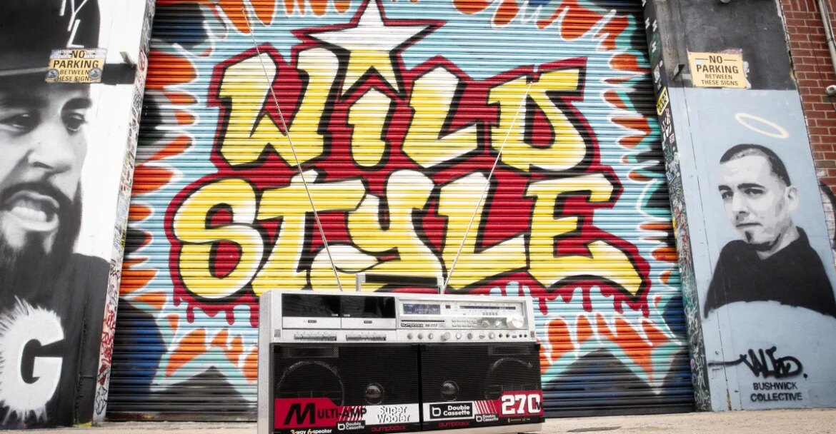 The Bumpboxx BB-777 is the ultimate in boombox nostalgia