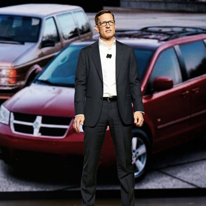 Chrysler CEO touts minivan 'resurgence' but stays quiet on plans