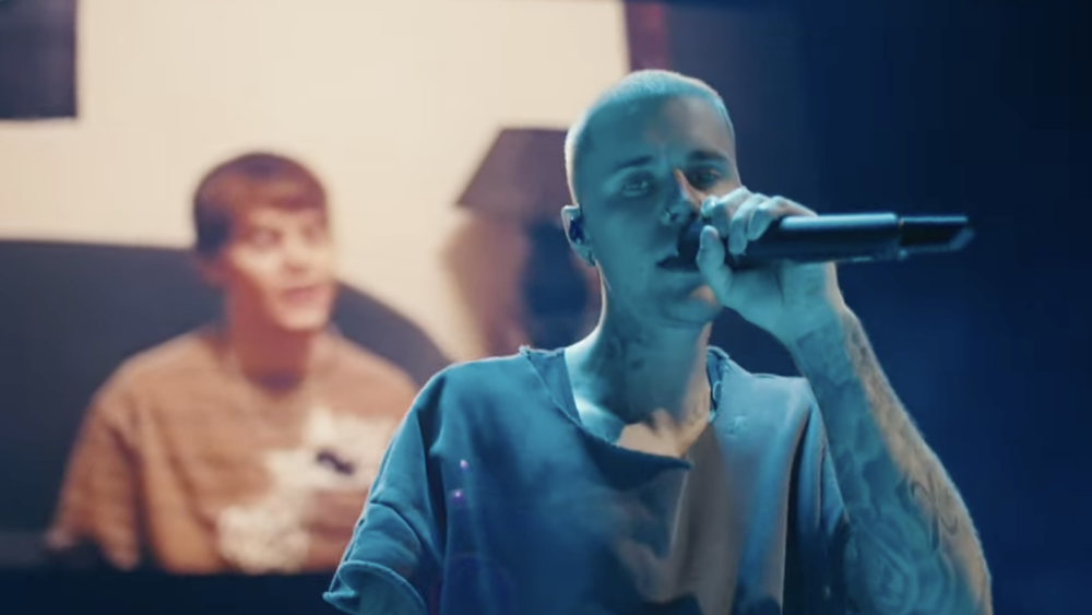 Justin Bieber Mixes 'Swag' Songs With YouTube Clips at Coachella