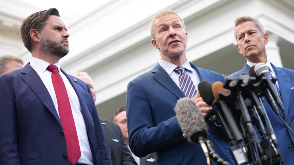 United CEO brought merger idea to White House but considered it last fall