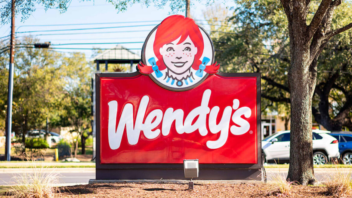 Wendy's taps former Potbelly CEO Bob Wright to lead burger chain