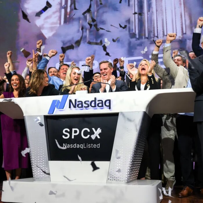Bret Johnsen (C), SpaceX Chief Financial Officer, and Gwynne Shotwell (center R), SpaceX President and Chief Operating Officer, celebrate as they ring the opening bell at the Nasdaq MarketSite to celebrate the launch of SpaceX’s initial public offering (IPO) in New York on June 12, 2026.
