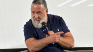 Russell Crowe Talks 'Sticking to His Guns' on 'Gladiator' Sex Scenes