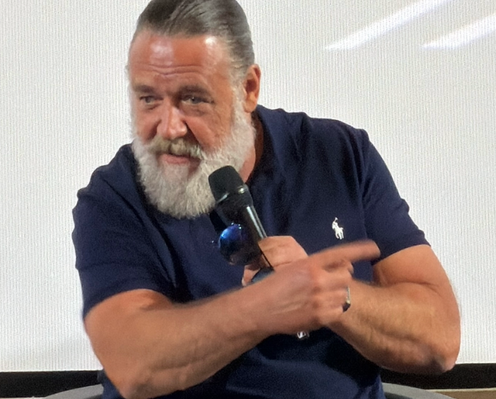 Russell Crowe Talks 'Sticking to His Guns' on 'Gladiator' Sex Scenes
