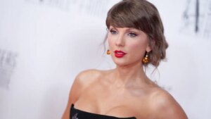 Taylor Swift's Big Week With 'Toy Story,' Spielberg and the Knicks