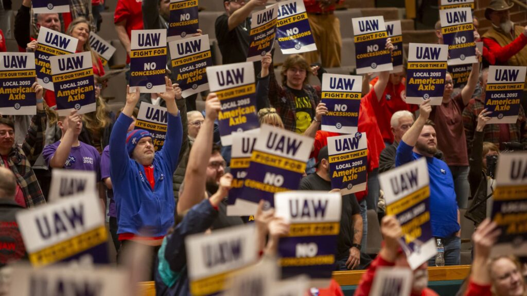 Union work stoppage threatens GM truck production