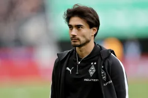 COLOGNE, GERMANY - MARCH 21: Jens Castrop of Borussia Mönchengladbach looks on prior to the Bundesliga match between 1. FC Köln and Borussia Mönchengladbach at RheinEnergieStadion on March 21, 2026 in Cologne, Germany. (Photo by Christof Koepsel/Getty Images)