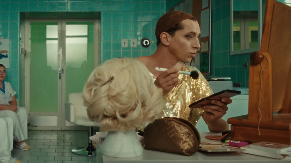 'Chica Checa' Review: A Worthy but Clumsy Czech Comedy-Drama