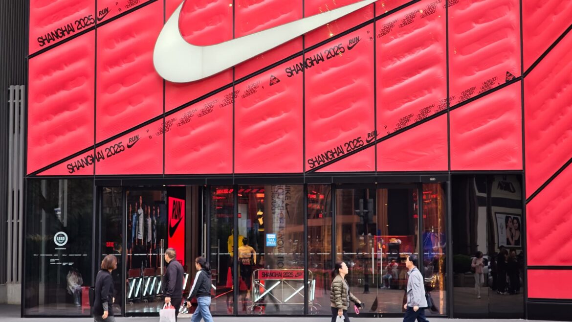 Nike to cut off thousands of online distributors in China